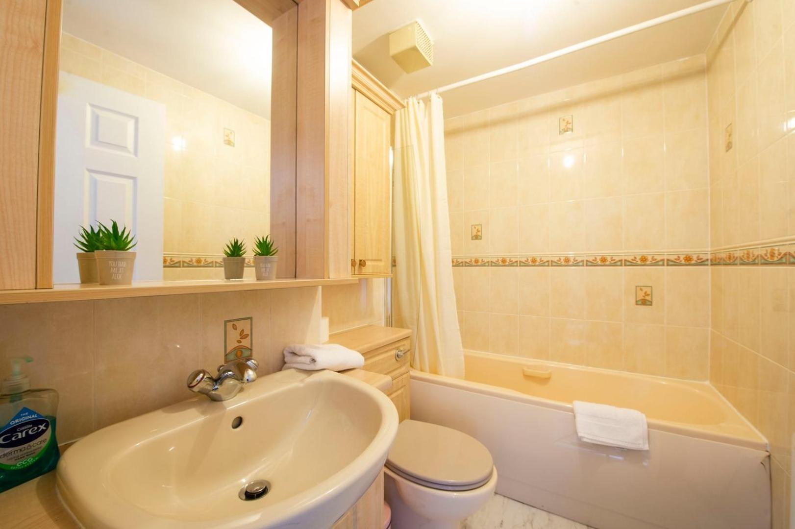 Guestready - Nice 3Bdr Apart W/ Private Parking เอดินบะระ ภายนอก รูปภาพ